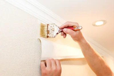 Pose de papier peint à Cour-Maugis sur Huisne — revêtements muraux et toiles de verre